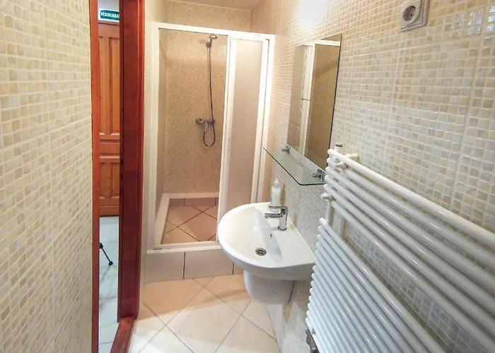 Notafa Vendeghaz Eğri