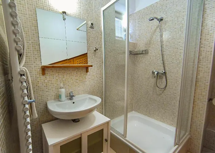 Notafa Vendeghaz Eğri